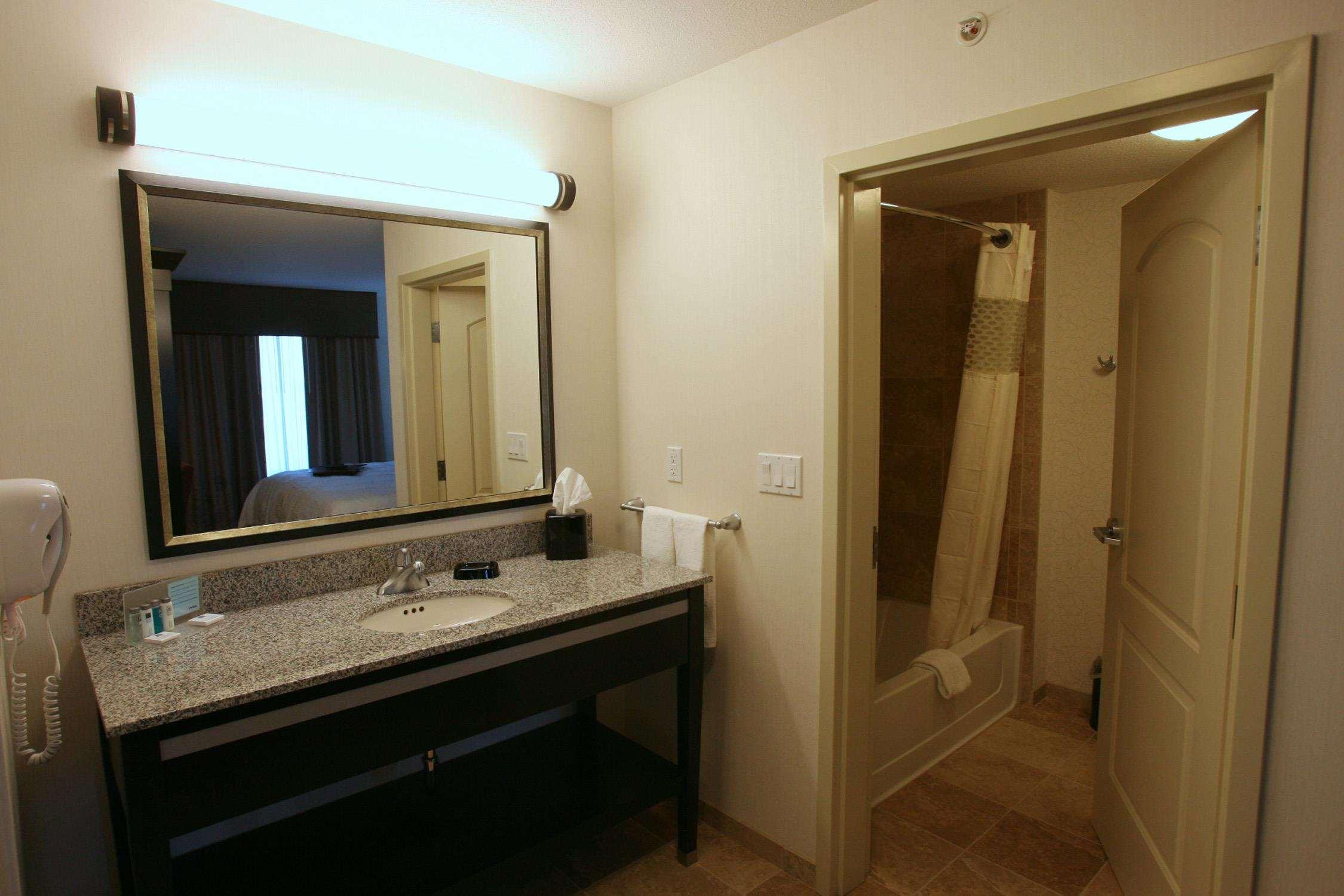 Hampton Inn & Suites Red Deer Penhold Pokoj fotografie