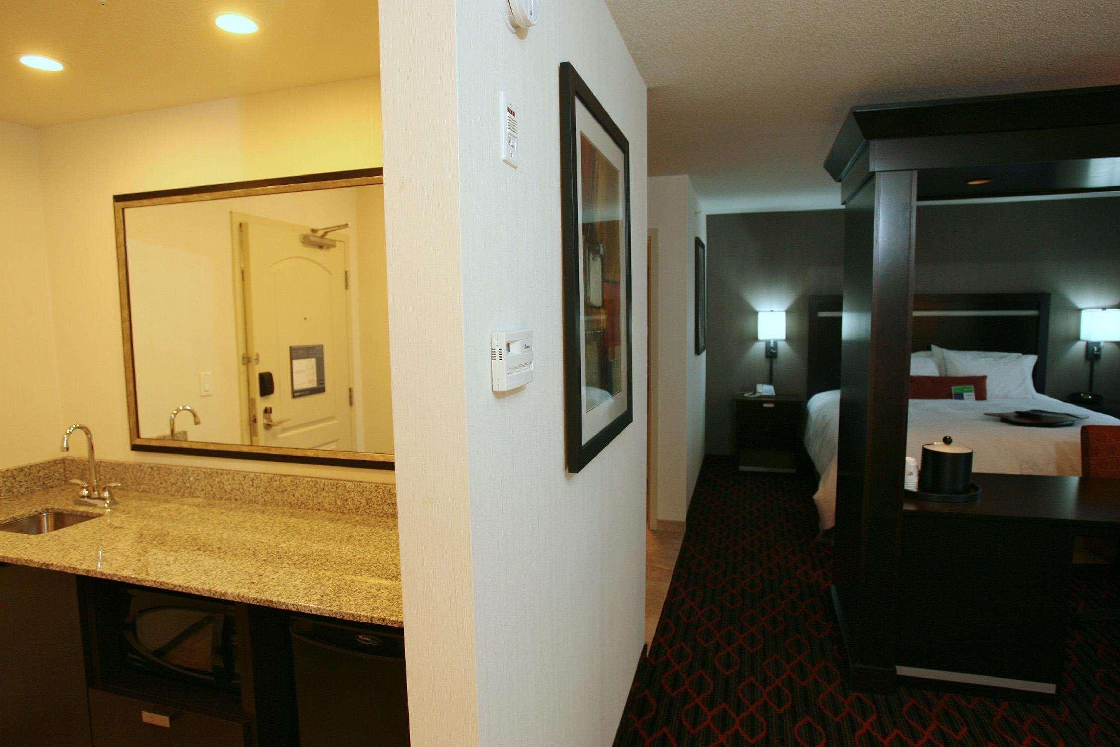 Hampton Inn & Suites Red Deer Penhold Pokoj fotografie