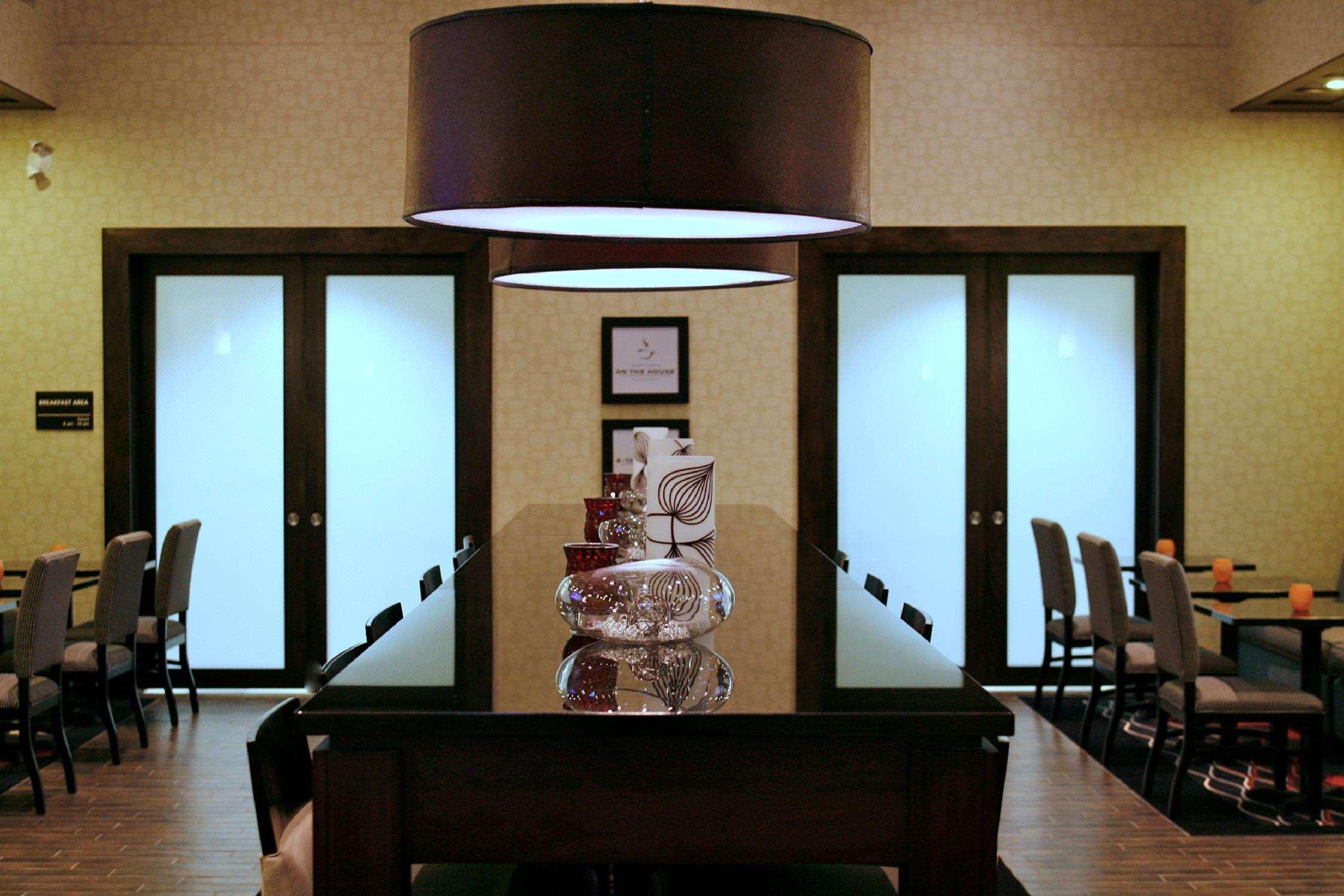 Hampton Inn & Suites Red Deer Penhold Restaurace fotografie