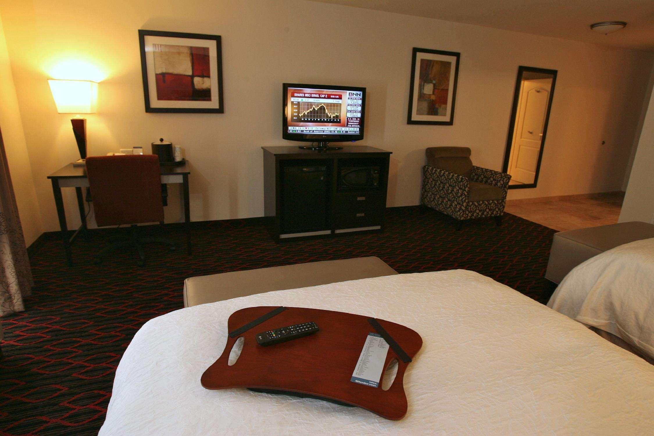 Hampton Inn & Suites Red Deer Penhold Pokoj fotografie