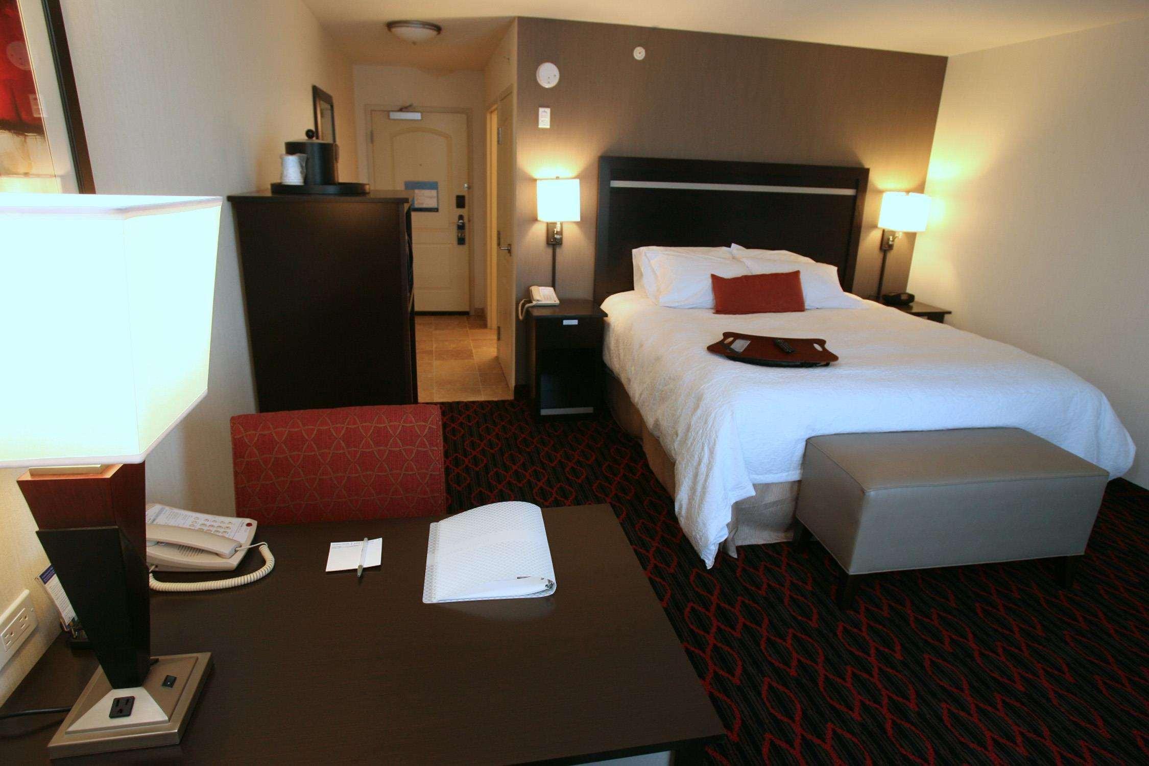 Hampton Inn & Suites Red Deer Penhold Pokoj fotografie