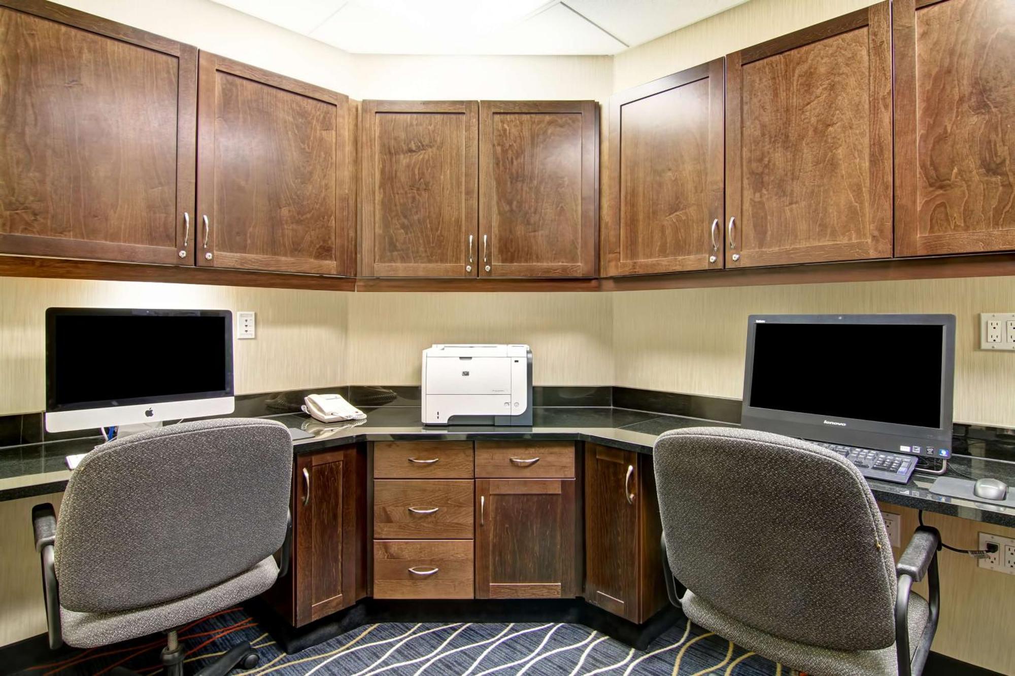 Hampton Inn & Suites Red Deer Penhold Exteriér fotografie