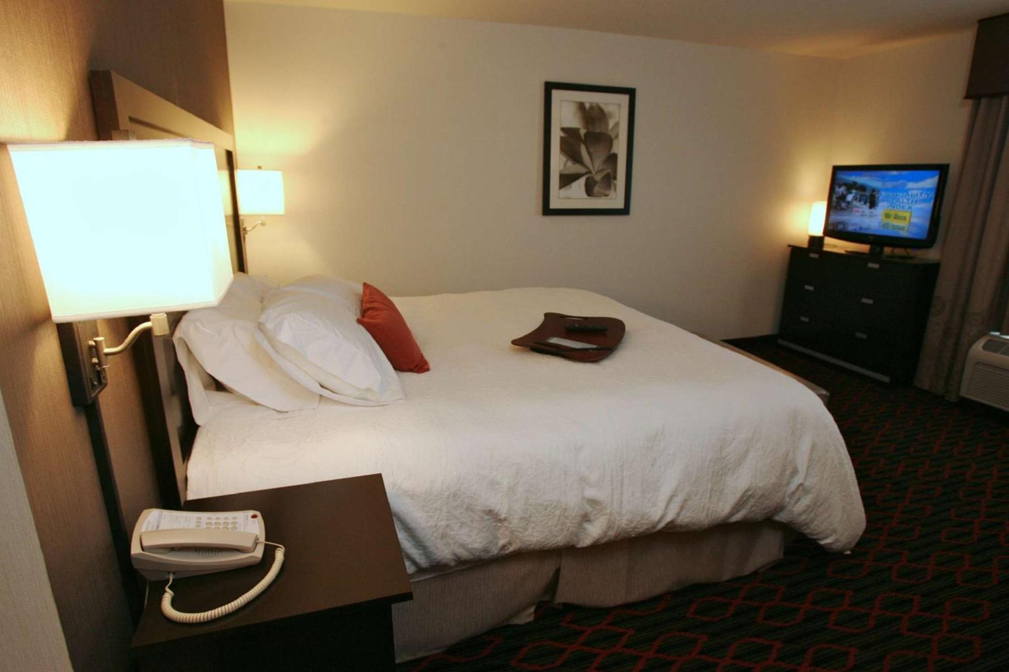 Hampton Inn & Suites Red Deer Penhold Exteriér fotografie