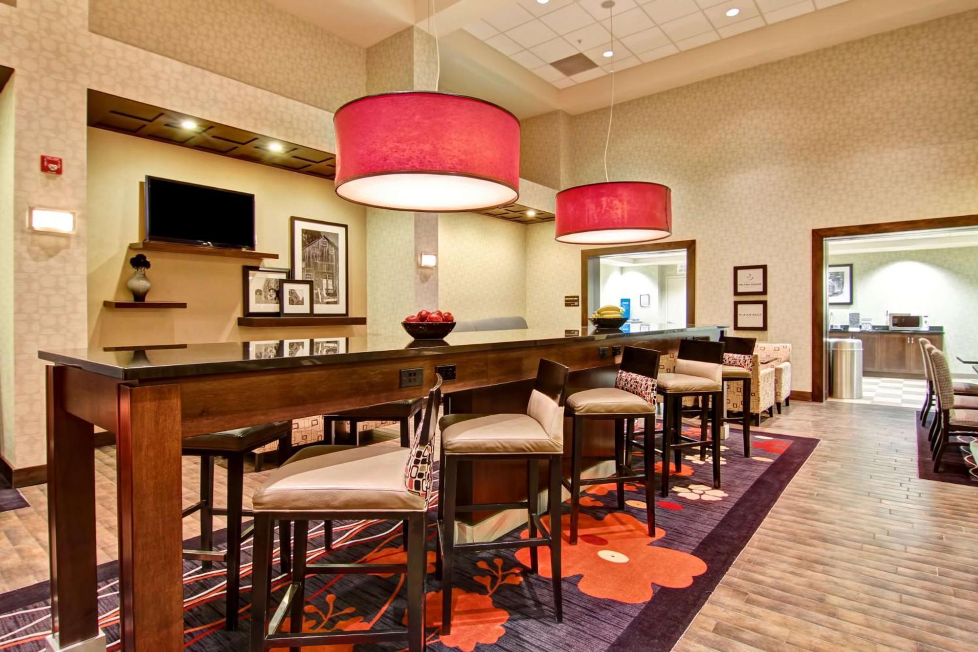 Hampton Inn & Suites Red Deer Penhold Exteriér fotografie
